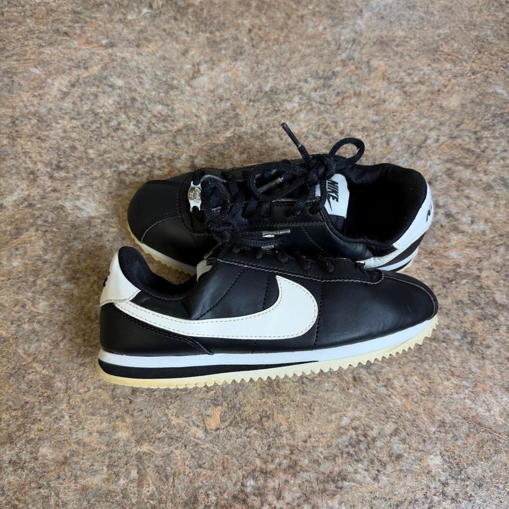 Nike Cortez Black Leather Sneaker Shoe Y4.5 (Women's 6)